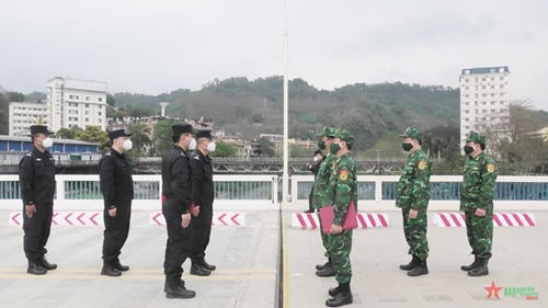 Giao lưu hữu nghị quốc phòng biên giới Việt Nam-Trung Quốc mang lại hiệu quả thiết thực